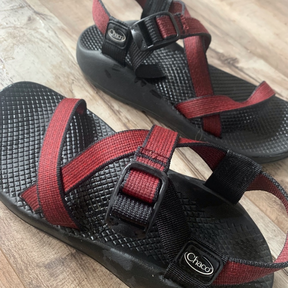 Chaco’s, red